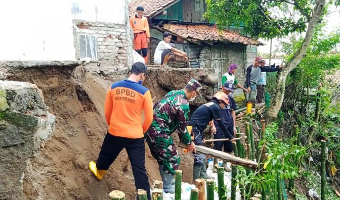 Mitigasi Bencana Tebing Longsor Di Terlaya Bantarkawung – Beritalidik